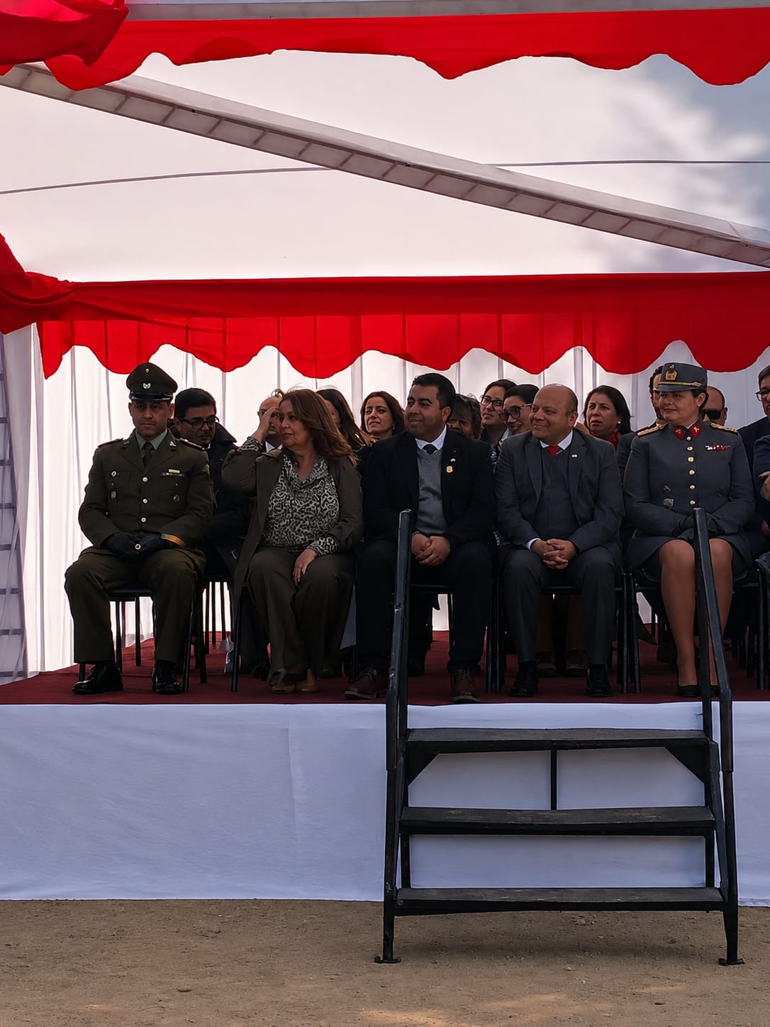 Autoridades presentes en el estrado